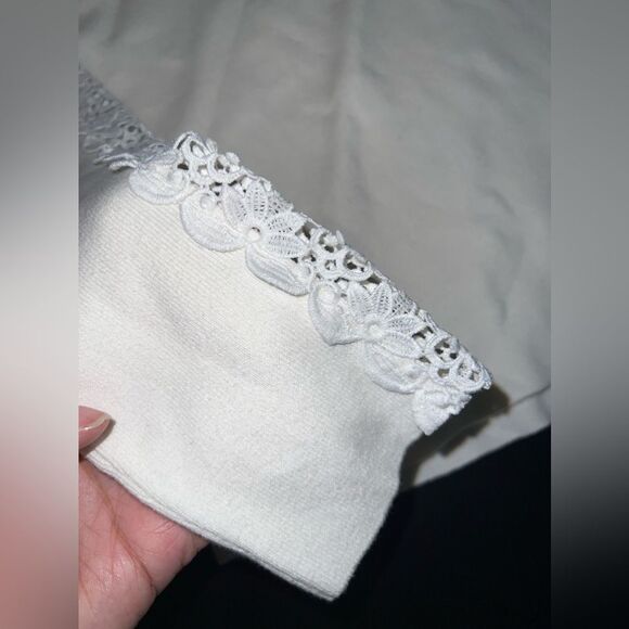ModCloth White Mockneck Lace Detailed Sleeved Top Size Small EUC - Picture 2 of 7